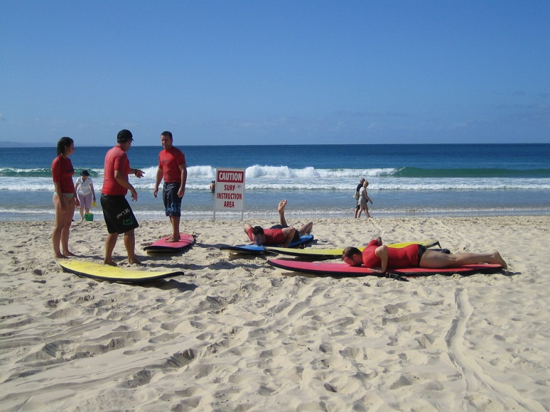 Brisbane Airlie Beach Noosa Surfkurs @awayonwheels